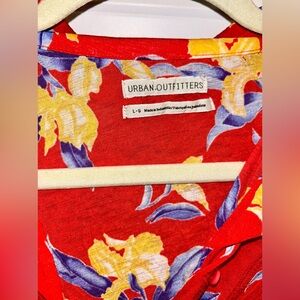 Women’s American Eagle Red, Yellow & Blue Short Sleeve Button Up Size Large